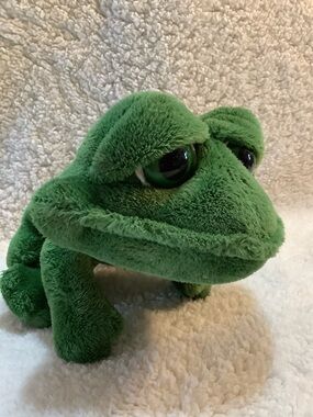 Russ Berrie Dermot Plush Green Frog with Big Eyes 23458 Stuffed Animal Toy